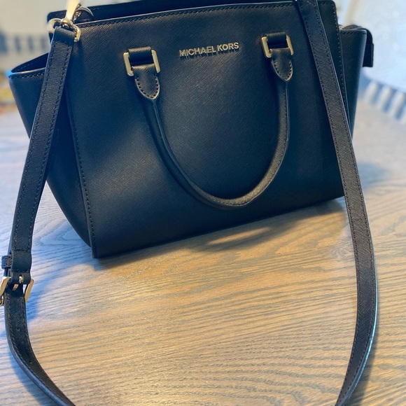Michael Kors black purse - Picture 5 of 5